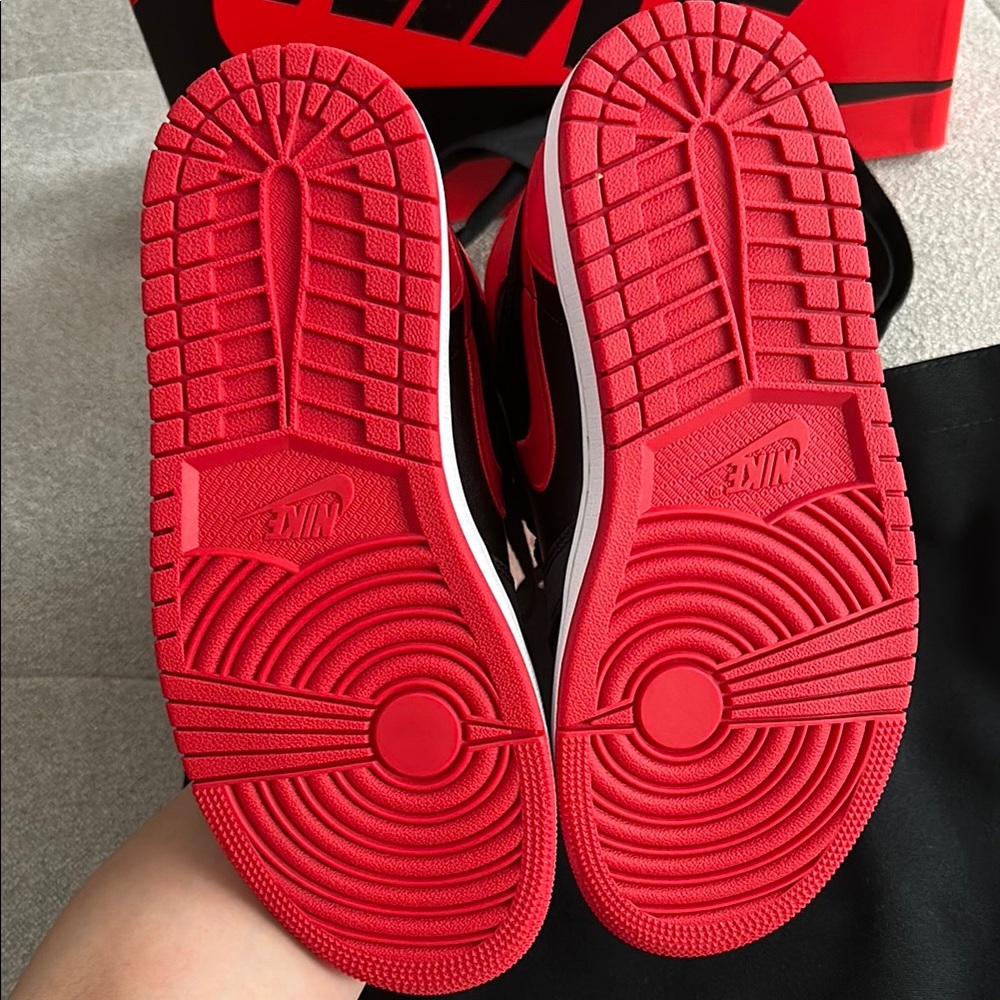 Nike Jordan Satin Bred - Picture 3 of 5
